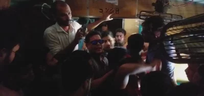 শাটলে হট্টগোল। ছবি: প্রতিনিধি