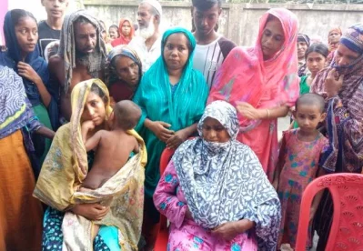 ছয় বছর ও দুই বছর বয়সী দুটি ছেলেকে নিয়ে কীভাবে সংসার চালাবেন বুঝতে পারছেন না জাকিরের স্ত্রী জান্নাতুন নাঈম। ছবি: প্রতিনিধি