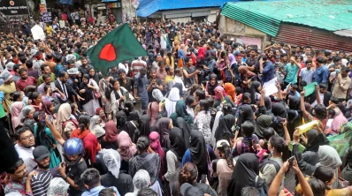 চট্টগ্রাম আদালত চত্বরে প্রাঙ্গণে শিক্ষার্থীদের বিক্ষোভ। ছবি: আকমাল হোসেন