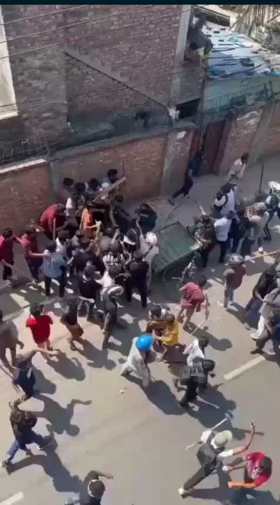 শুক্রবার খুলনায় আন্দোলনে সংঘর্ষের ছবি।
