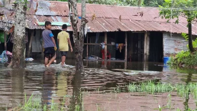 বিভিন্ন এলাকায় সৃষ্টি হয়েছে জলাবদ্ধতা | ছবি: দেশ রূপান্তর     