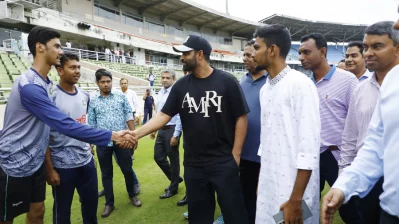 তামিম ইকবালের সঙ্গে। ছবি: দেশ রূপান্তর