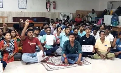 কর্মবিরতি পালন করছে মেডিকেলের অস্থায়ী কর্মীরা