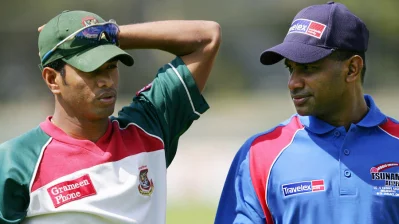 সনাৎ জয়সুরিয়ার সঙ্গে অলক কাপালি।