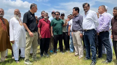 পূর্বাচলের মাঠ পরিদর্শনকালে বিসিবির নতুন সভাপতি ফারুক আহমেদ। ছবি: দেশ রূপান্তর
