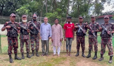 ভারতে পালানোর সময় আটক ফজলে করিম