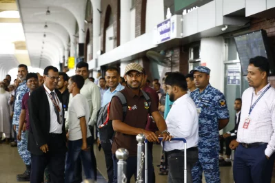 পাকিস্তানের মাটিতে সিরিজ জয়ের নায়ক মেহেদি হাসান মিরাজ। ছবি: মোশারফ ভুবন