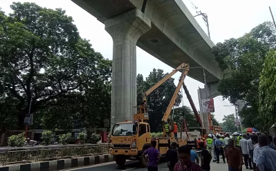 মেরামতের কাজ করা হচ্ছে 