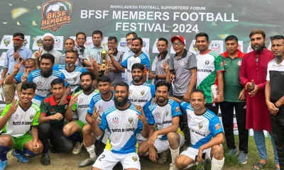 পুরস্কার বিতরণী অনুষ্ঠানের দৃশ্য। 