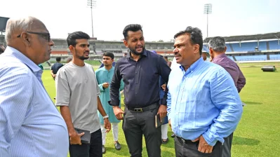 বিসিবি সভাপতি ফারুক আহমেদকে নিয়ে মিরপুর শেরে বাংলা স্টেডিয়াম ঘুরে দেখেন ক্রীড়া উপদেষ্টা আসিফ মাহমুদ