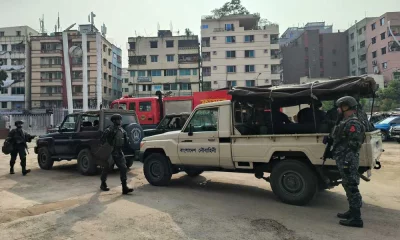 ওই এলাকার বাসিন্দাদেরকেও ঘুরপথে বাসায় ফিরতে হচ্ছে।  ছবি: মোশারফ ভুবন