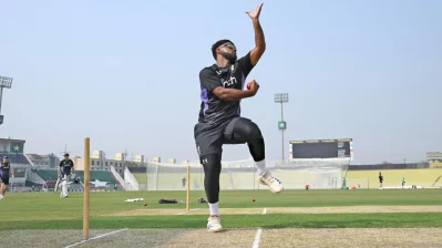 পাকিস্তানের বিপক্ষে টেস্ট অভিষেকেই ৫ উইকেট নিয়েছিলেন রেহান আহমেদ