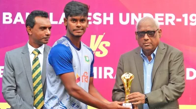 ম্যাচসেরা হয়েছেন ৭.৪ ওভারে ৩২ রানে ৪ উইকেট নেয়া পেসার রাজিন