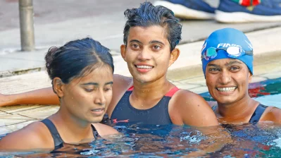 ৫০ মিটার ফ্রিস্টাইলের পর যুথী আক্তার অ্যানি, সোনিয়া খাতুন ও সোনিয়া আক্তারের সঙ্গে জিতেছেন ২০০ মিটার ফ্রি স্টাইল রিলের সোনা। 