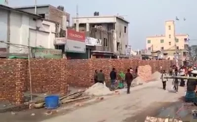 দোকান নির্মাণের সময়ের ছবি
