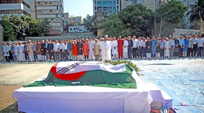 মোহামেডান ক্লাব প্রাঙ্গণে জানাজা অনুষ্ঠিত হয়
