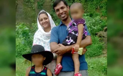 মিতু ও দুই সন্তানের সঙ্গে বাবুল আক্তার