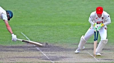  শেষ বলে রানআউট তাসমানির মেরেডিথ