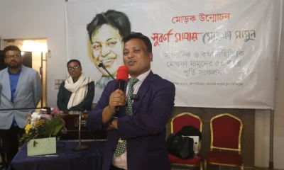 মোড়ক উন্মোচন অনুষ্ঠানে উপস্থিত অতিথিদের উদ্দেশে বক্তব্য রাখছেন সাংবাদিক ও কথাসাহিত্যিক মোস্তফা মামুন। 