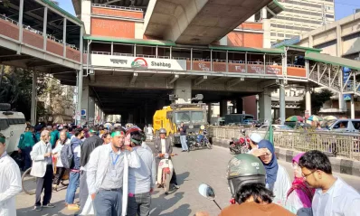 ট্রেইনি চিকিৎসকদের আন্দোলনে শাহবাগ এলাকায় সৃষ্টি হয়েছে দীর্ঘ যানজটের। ছবি: ইমানুল সোহান 