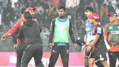 এভাবে তামিমকে শান্ত করার চেষ্টা করেন অন্যরা