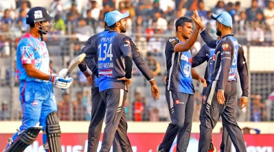 অধিনায়ক মোহাম্মদ মিঠুনকে ২০ রানেই ফিরিয়ে দেন সাইফউদ্দিন। ছবি: দেশ রূপান্তর