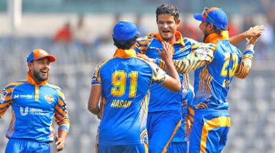 ১৬ রানে ৩ উইকেট নিয়ে ম্যাচসেরা নাসুম আহমেদ