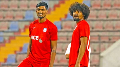তপু বর্মনের সাথে হামজা। ছবি: দেশ রূপান্তর