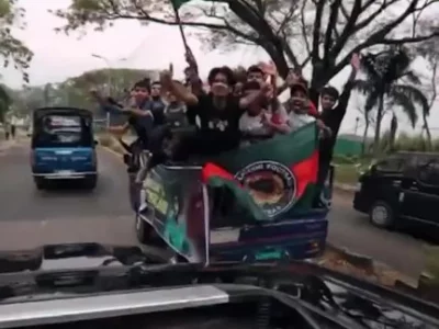 ভক্তদের ভালোবাসায় সিক্ত হামজা।