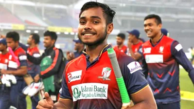 পারভেজ ইমন ২০২০ সালে বঙ্গবন্ধু টি-টোয়েন্টি কাপ ম্যাচে ৪২ বলে বাংলাদেশের কোনো ব্যাটারের দ্রুততম সেঞ্চুরির রেকর্ড গড়েছিলেন। ফাইল ছবি
