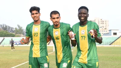 রহমতগঞ্জের আলফাজ মিয়া, তাজ উদ্দিন ও জয়সূচক গোলদাতা সলোমন কিং