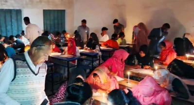 সকাল থেকে ভারী বর্ষণ ও ঝড়ের তাণ্ডবে গাছ পড়ে লাইন ক্ষতিগ্রস্ত হয়