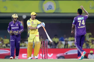 সুনীল নারিনের বলে আউট ধোনি