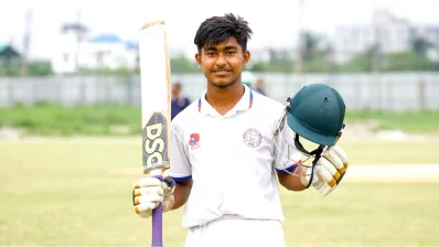অপরাজিত ফিফটি করে ফাইনালের ম্যাচসেরা শাকিল মোল্লা। ছবি: বিসিবি