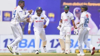 সাদমানকেও আউট করেন অভিষিক্ত থারিন্দু 