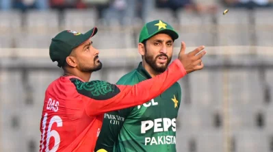 টস করছেন লিটন ও সালমান। ছবি: মোশারফ হোসেন