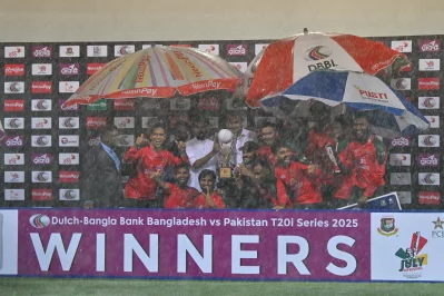 বৃষ্টি এসে যেন সিরিজ জয়ের আনন্দ বাড়িয়ে দিয়েছিল বহুগুণ।