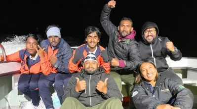 একজন মেক্সিকান এবং তিনজন ভারতীয় সাঁতারুর সঙ্গে হিমেল ও সাগর 