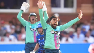 রাশিদ খান ৩ উইকেট নেন 