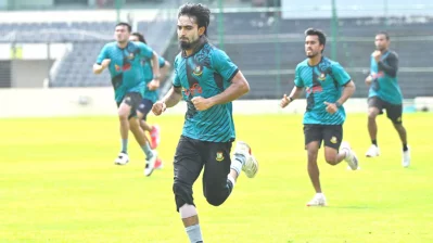 দৌড় প্রতিযোগিতায় ভালো করেছেন তানজিম সাকিব। ছবি : দেশ রূপান্তর।