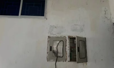 বৃষ্টির পানিতে ক্ষতিগ্রস্ত বৈদ্যুতিক পাইপ লাইন। ছবি: দেশ রূপান্তর 