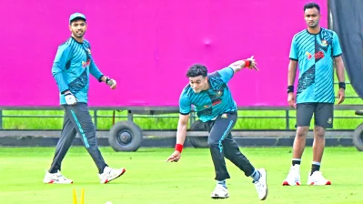 সাইফ খেলছেন প্রায় তিন বছর পর। ছবি: মোশারফ হোসেন 