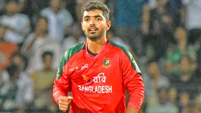 দুই উইকেট ও ৩৬ রানের পারফরম্যান্স দিয়ে জাতীয় দলে ফিরেছেন সাইফ। ছবি: দেশ রূপান্তর