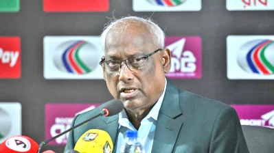 বিসিবি সভার সিদ্ধান্ত জানান বোর্ড পরিচালক নাজমুল আবেদীন ফাহিম। ছবি: দেশ রূপান্তর