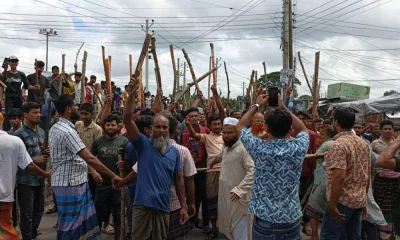 মহাসড়ক অবরোধে বিক্ষোভকারীদের এক অংশ। ছবি: প্রতিনিধি