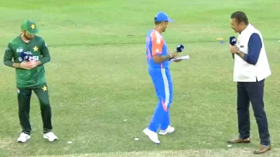 টস জিতে হ্যান্ডশেক করেনি ভারত।