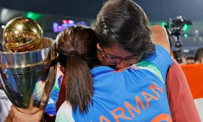 বিশ্বকাপ জয়ের পর সাবেকদের নিয়েই উদযাপন করেছিলেন হারমনপ্রীতরা।