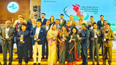 প্রথম রূপায়ণ আর্মড ফোর্সেস ডে গলফ কাপের বিজয়ীরা। ছবি - দেশ রূপান্তর 