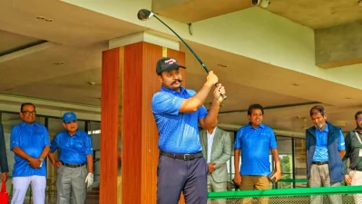 প্রথম রূপায়ণ গ্রুপ আর্মড ফোর্সেস ডে গলফ উদ্বোধন করেন রূপায়ণ গ্রুপের কো-চেয়ারম্যান মাহির আলী খাঁন রাতুল। ছবি: দেশ রূপান্তর 
