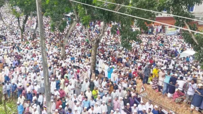 হাটহাজারী মাদরাসা প্রাঙ্গণে আল্লামা শাহ আহমদ শফীর জানাজাকালে। ছবি: সংগৃহীত
